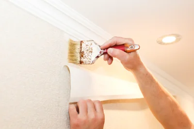 Pose de papier peint à Uzein — revêtements muraux et toiles de verre